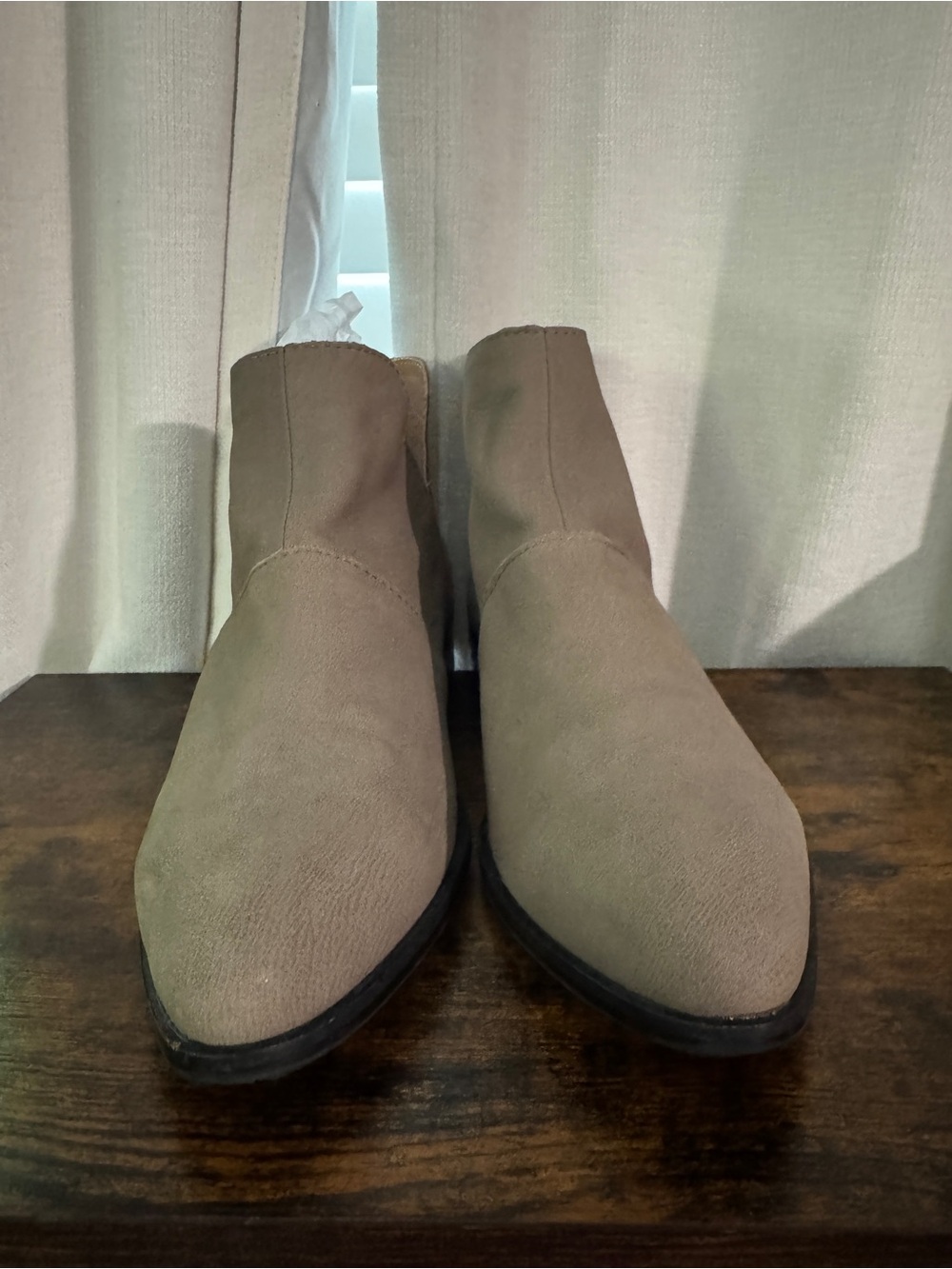 Lucky Brand Women's 8 Paramo Leather Taupe/Gray V-Cut Leather Suede Ankle Bootie - Picture 9 of 12